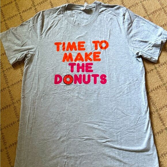 Bella + Canvas Dunkin Donuts gray T-shirt with text on the front.  NWOT L - Picture 1 of 7